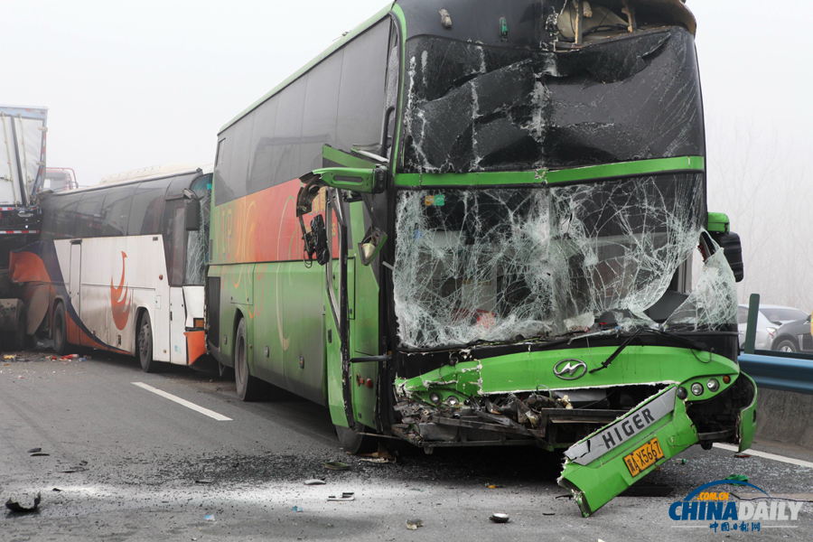 車禍救援現(xiàn)場(chǎng)?；荼?攝