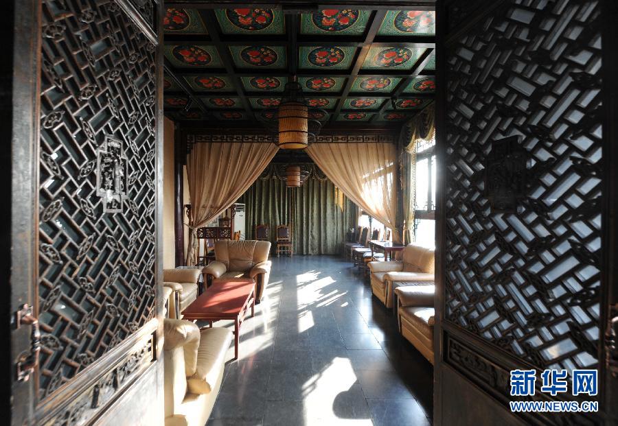 　“停業(yè)調(diào)整”的北海公園內(nèi)高檔餐廳上林苑內(nèi)部一角（1月15日攝）。