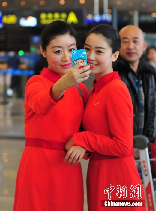 1月23日，機場工作人員在跳“快閃”舞蹈。