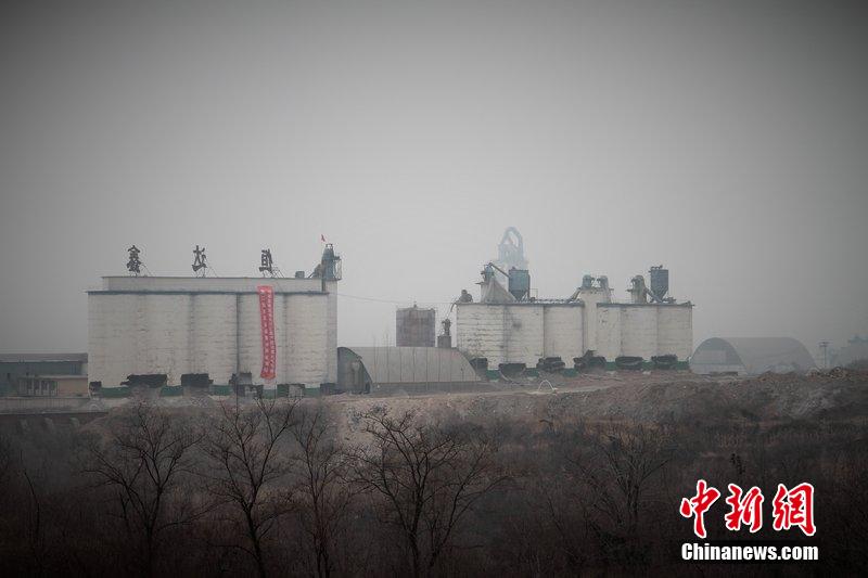 　2014年2月17日，石家莊市再次啟動壓減水泥過剩產(chǎn)能、治理大氣污染水泥企業(yè)集中爆破拆除行動。