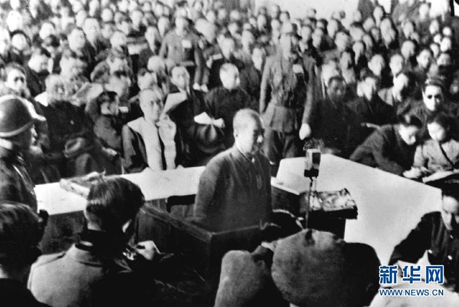 這是抗日戰(zhàn)爭勝利后，制造南京大屠殺的主要罪犯、日軍第6師團(tuán)師團(tuán)長谷壽夫被押上審判臺并被處死刑。