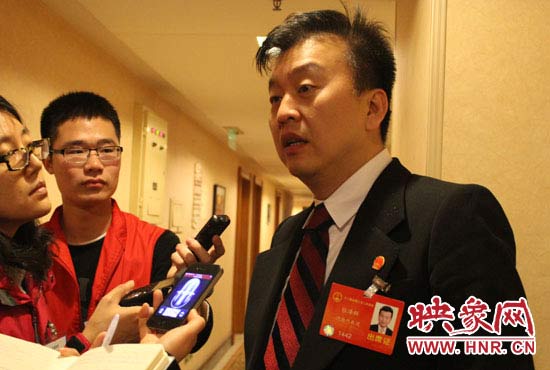 全國人大代表、中央電視臺綜藝頻道節(jié)目組主持人、河南省青聯(lián)榮譽副主席張澤群