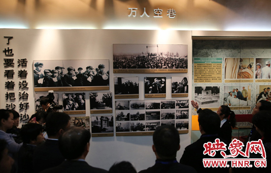 在焦裕祿紀(jì)念館，參觀的人絡(luò)繹不絕，一批批來自全國各地的黨員干部前來學(xué)習(xí)焦裕祿事跡