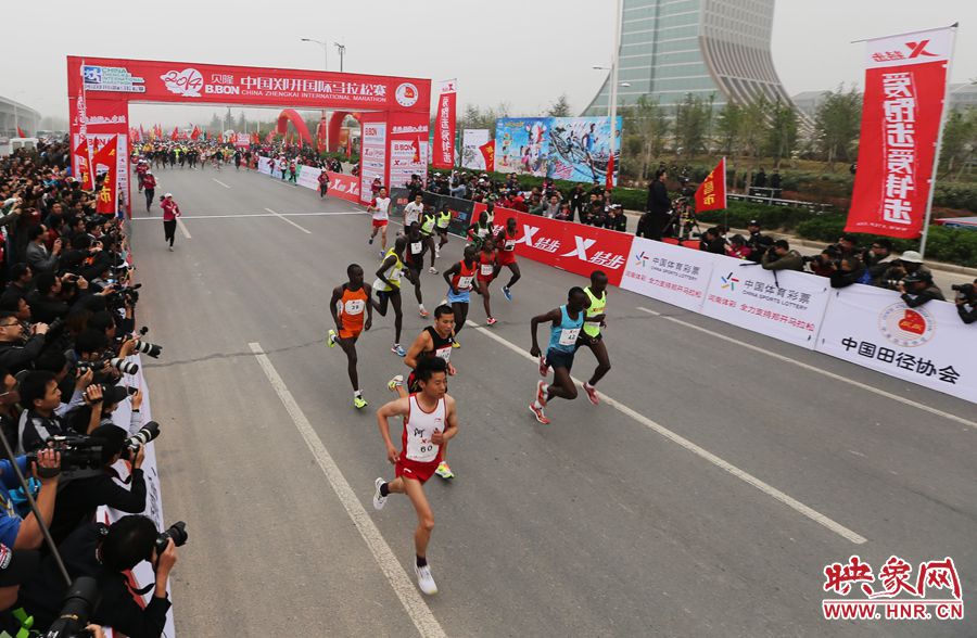 專業(yè)組選手起跑。