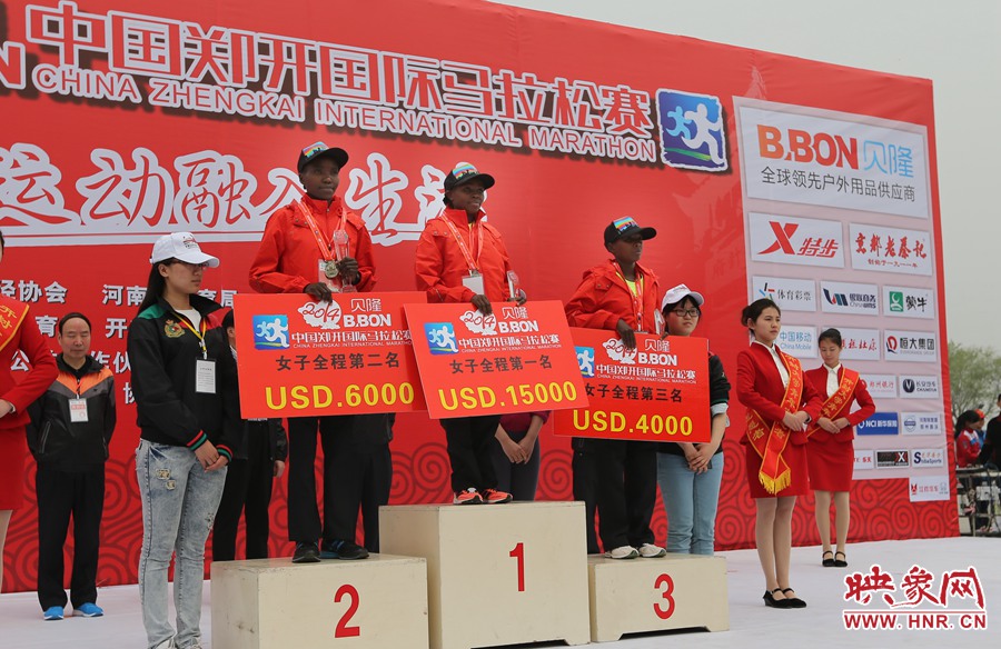 女子全程前三名選手。