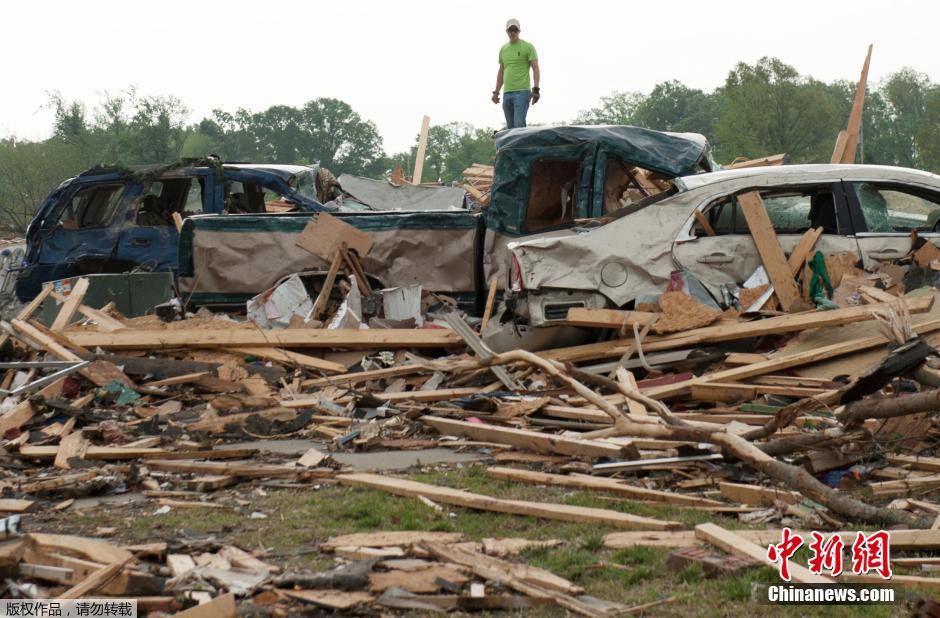 致命龍卷風肆虐美國多州 小鎮(zhèn)街道幾乎毀成渣 致命龍卷風肆虐美國多州 小鎮(zhèn)街道幾乎毀成渣
