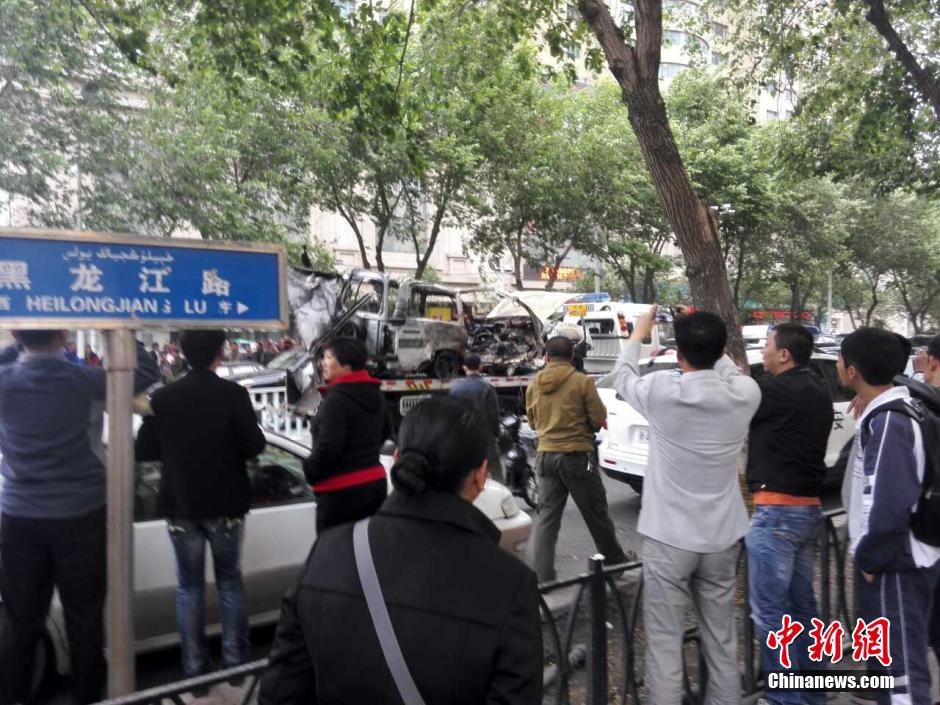 自治區(qū)和烏魯木齊市有關(guān)部門(mén)迅速處置，傷員已全部送往醫(yī)院救治。