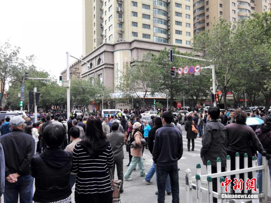 自治區(qū)和烏魯木齊市有關(guān)部門(mén)迅速處置，傷員已全部送往醫(yī)院救治。