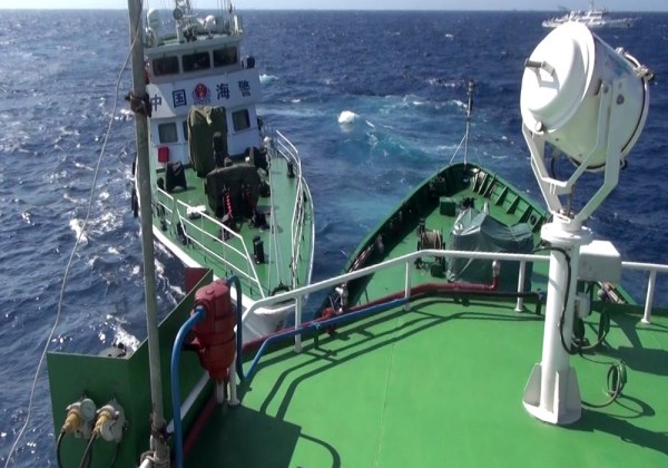 越南拍攝的中國?？樟α孔o(hù)衛(wèi)981鉆井平臺。