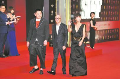 　　《勝利》劇組走紅毯，只可惜黃海波未能參加。