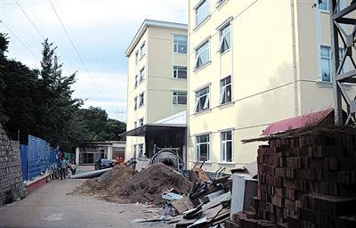 　該山莊目前正在建四星級(jí)賓館。新京報(bào)記者 吳江 攝