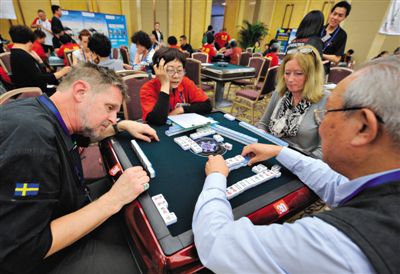 2012年10月28日，重慶，“第三屆世界麻將錦標(biāo)賽”拉開戰(zhàn)幕，不少國外選手前來參賽。