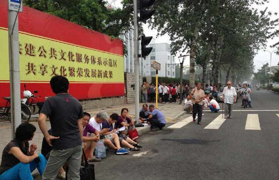 近百人聚集國(guó)家體育總局門口求見(jiàn)中央巡視組