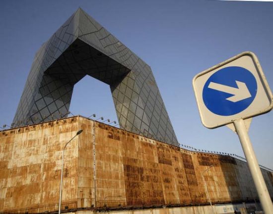 中央電視臺進入多事之秋，多名工作人員相繼被調查，公眾聲望一度下滑。