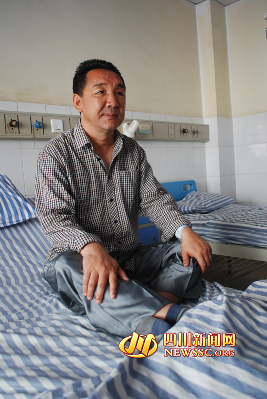 病床上的馬建華，羅本平攝。