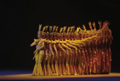 在歡迎晚宴上，上演經(jīng)典節(jié)目千手觀音。新華社發(fā)