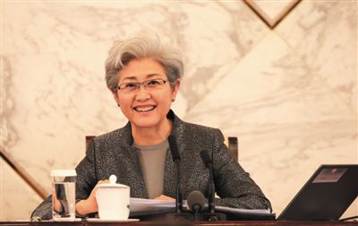 3月4日，十二屆全國(guó)人大三次會(huì)議在人民大會(huì)堂舉行新聞發(fā)布會(huì)，大會(huì)發(fā)言人傅瑩回答中外記者的提問(wèn)。