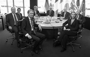 4月15日，日本外相岸田文雄（左二）參加G7外長(zhǎng)會(huì) 新華社發(fā)