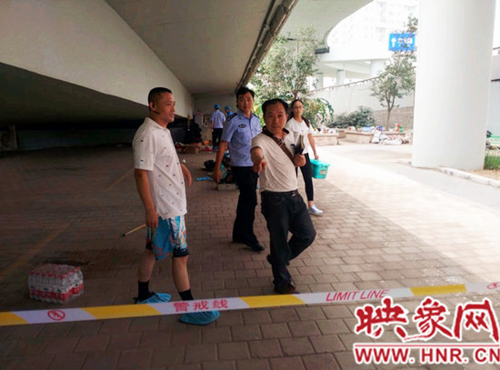 事發(fā)后，警方封鎖現(xiàn)場(chǎng)進(jìn)行調(diào)查取證。