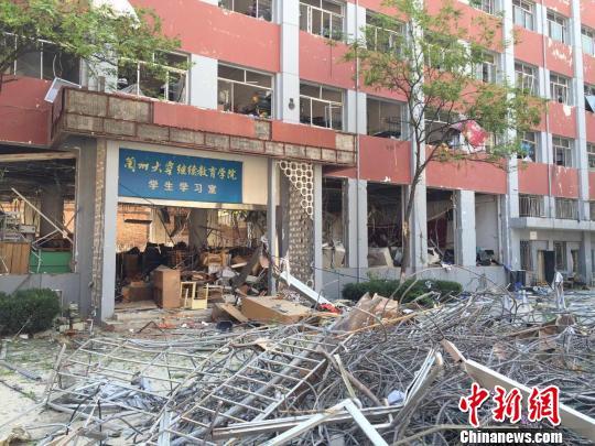 7月20日上午7點(diǎn)32分，蘭州大學(xué)醫(yī)學(xué)南校區(qū)學(xué)生公寓外一施工現(xiàn)場(chǎng)發(fā)生閃爆