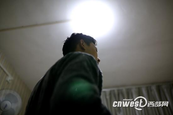 2013年2月份，17歲的林波在陜西省疾控中心拿到HIV確診報(bào)告。