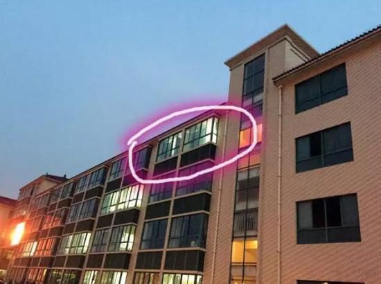 就在這間教室，吳老師在監(jiān)考中過世。