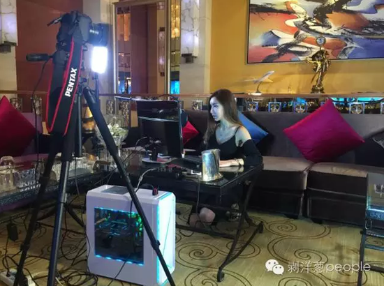 直播中的王瑞兒。攝影：于亞妮