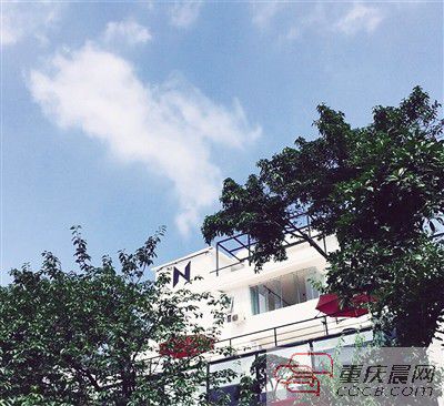 書店外觀設(shè)計(jì)感十足。