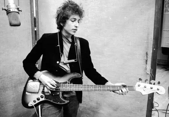 此處外事兒(微信ID：xjb-waishier)要替一個(gè)人心疼10秒鐘——自2009年以來(lái)連續(xù)八年被視為諾貝爾文學(xué)獎(jiǎng)熱門(mén)人選的日本作家村上春樹(shù)。