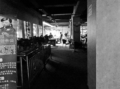 在關(guān)嶺縣，臺球廳成了輟學(xué)孩子消磨時光的最好去處 攝影/本報記者 楊寶璐