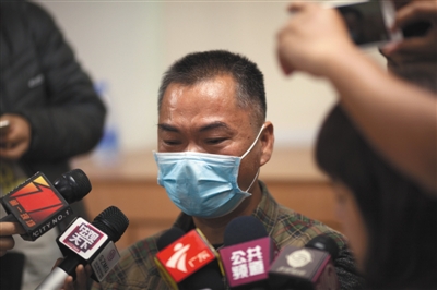 昨日，深圳，羅一笑的父親羅爾接受媒體采訪。圖/視覺中國