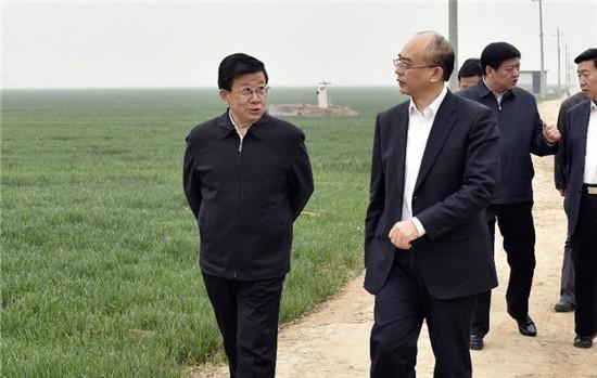 4月3日至4日，河北省委書(shū)記、省人大常委會(huì)主任趙克志，省委副書(shū)記、省政府黨組書(shū)記許勤在雄安新區(qū)調(diào)研。這是趙克志、許勤4日實(shí)地察看雄安新區(qū)核心區(qū)概貌。 圖片來(lái)源：河北新聞網(wǎng)