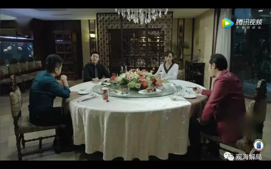 在祁同偉擺的鴻門宴上，茅臺酒上了餐桌