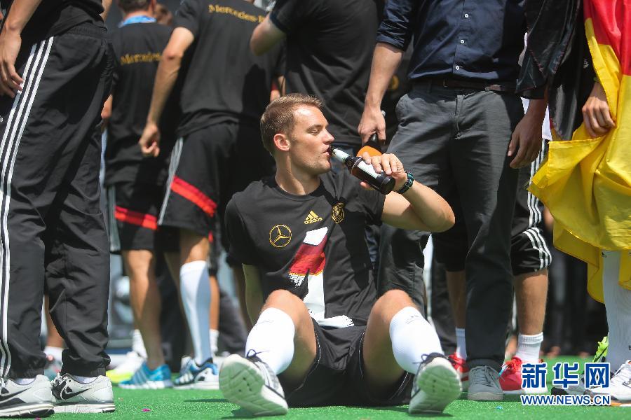 當?shù)貢r間2014年7月15日，德國柏林，德國隊歸國舉行奪冠巡游