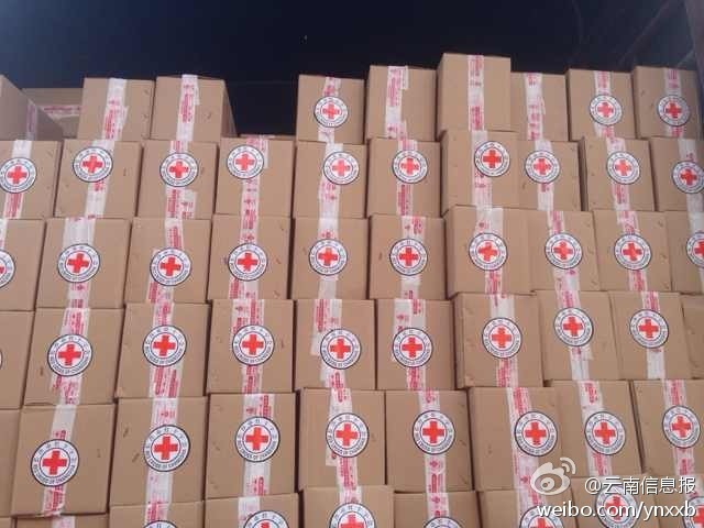 “切糕王子”阿迪力帶著他1萬斤的切糕自長(zhǎng)沙抵達(dá)了龍頭山鎮(zhèn)。