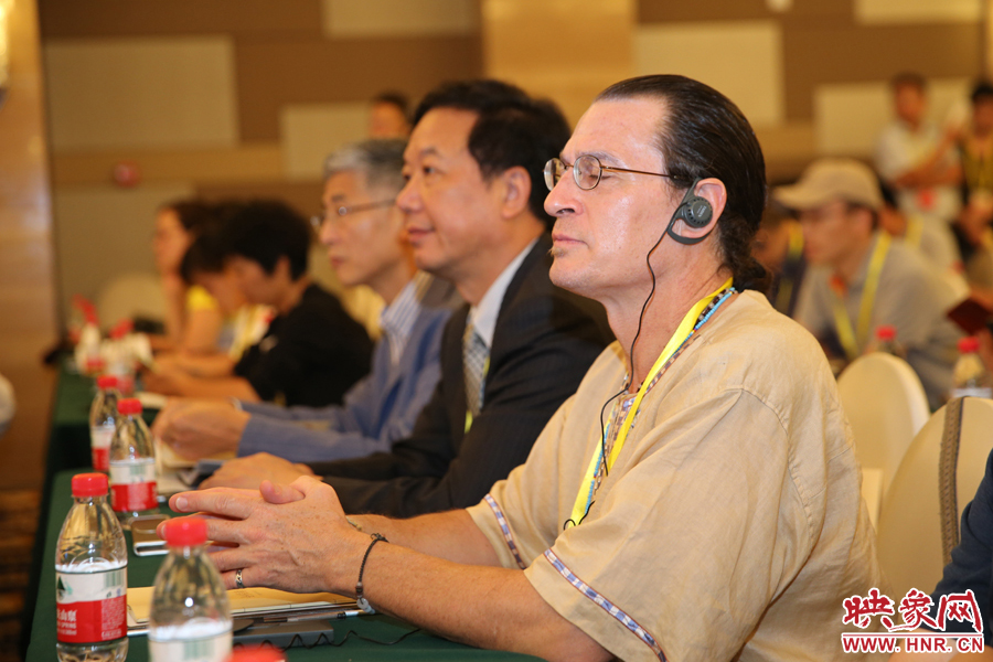 身著特色服飾的外國嘉賓。