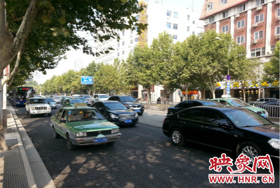 “無車日”仍有許多私家車主選擇開車上路。