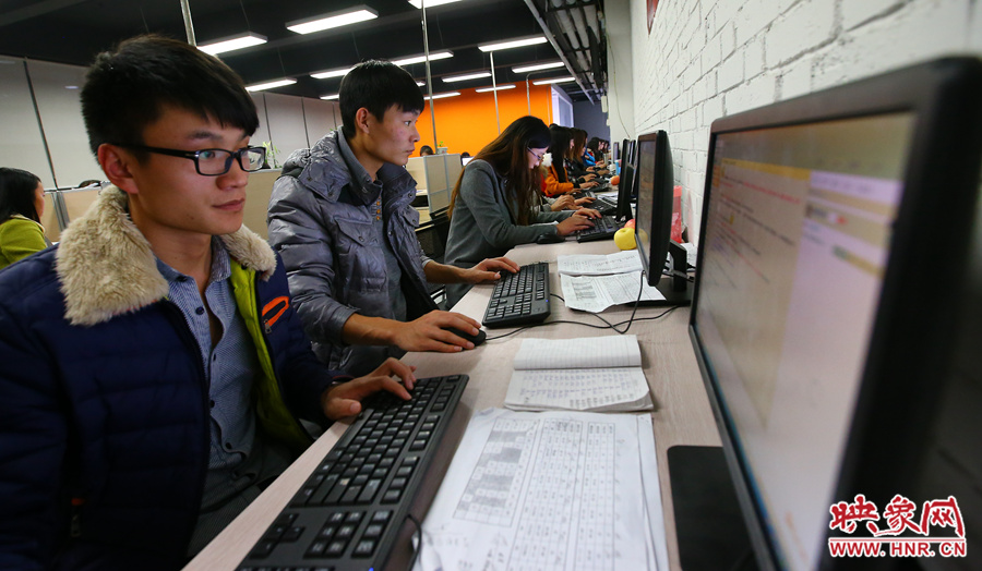 從凌點(diǎn)開(kāi)始，最忙碌的就要數(shù)這些客服人員