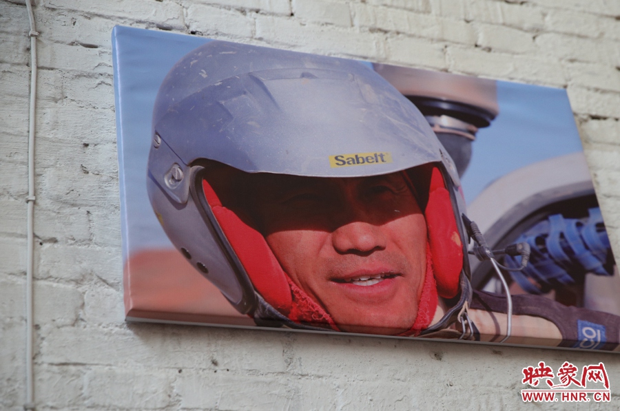 賽車的世界、更是男人的世界。圖為部分參展攝影作品。