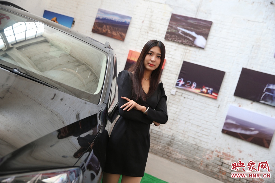 姐是車模，賽車的車。