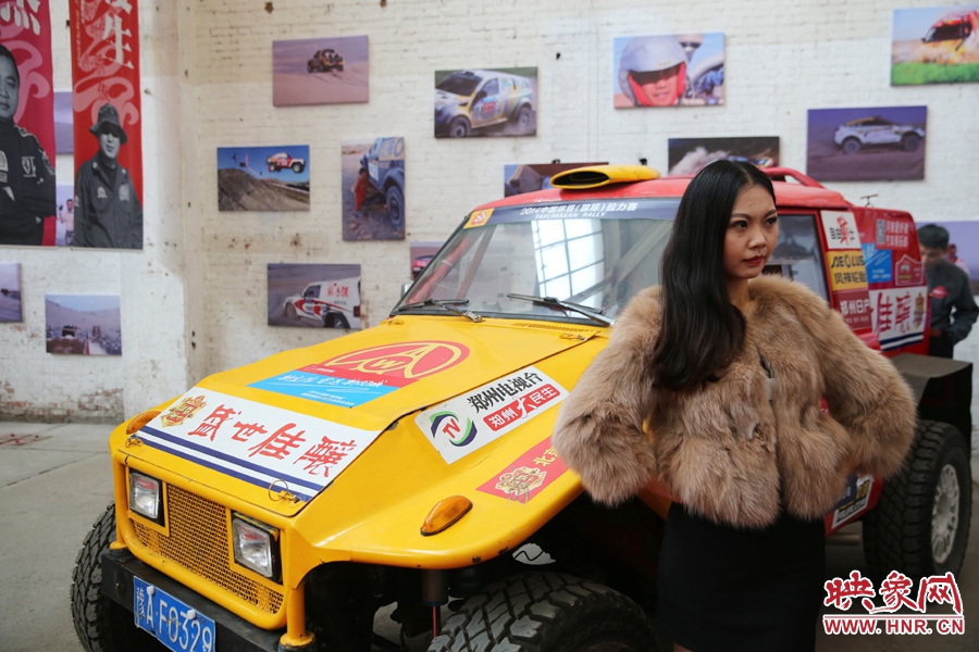 姐是車模，賽車的車。