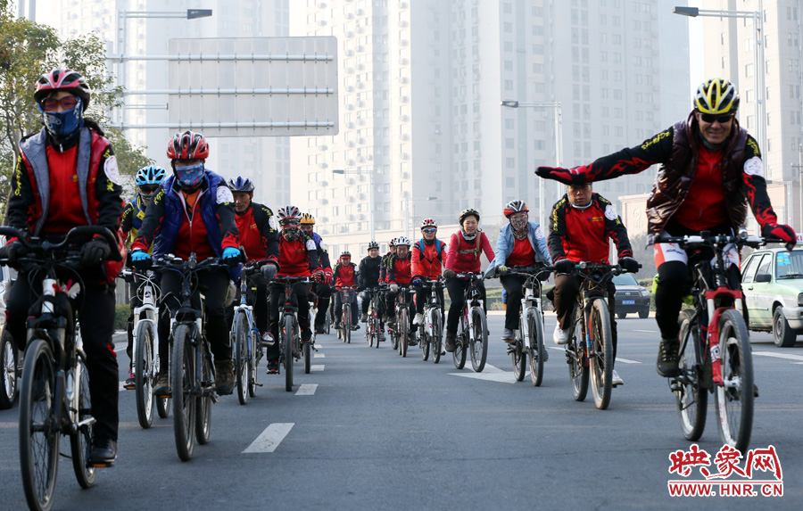 獻愛心、騎行天下，映象網(wǎng)騎行車友樂翻天