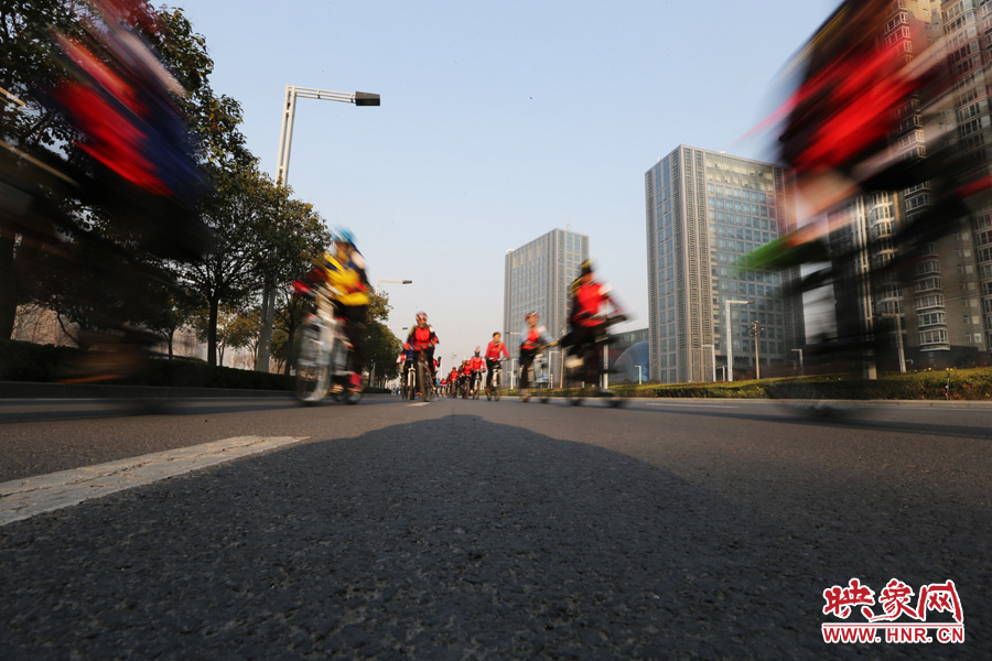 獻愛心、騎行天下，映象網(wǎng)騎行車友樂翻天