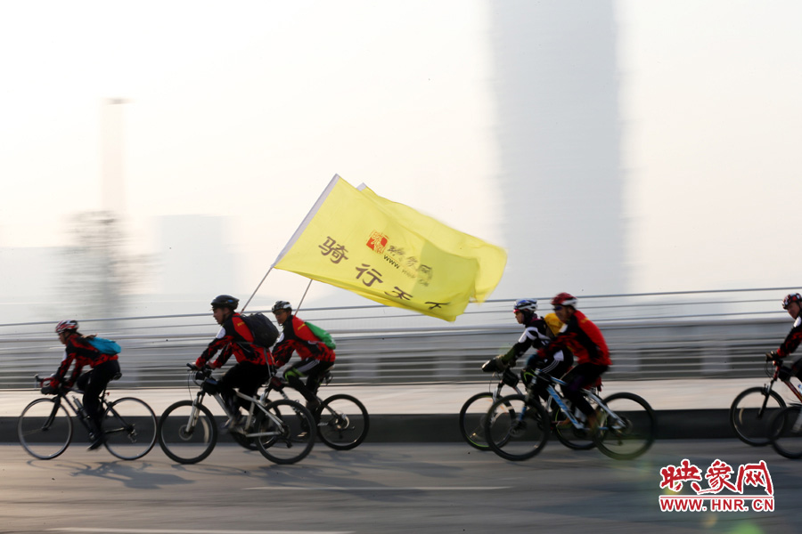 獻愛心、騎行天下，映象網(wǎng)騎行車友樂翻天