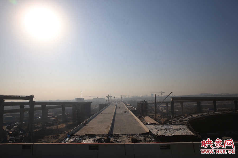 隴海高架從西四環(huán)上方通過。