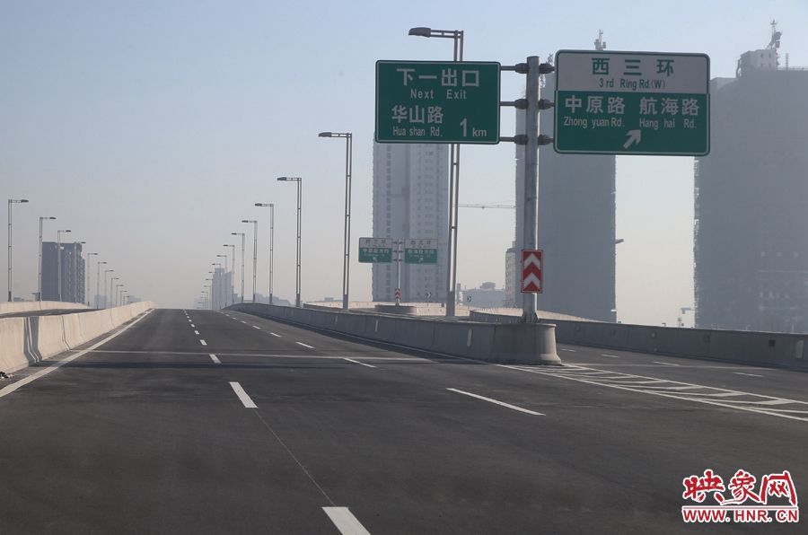 華山路方向與西三環(huán)出口。