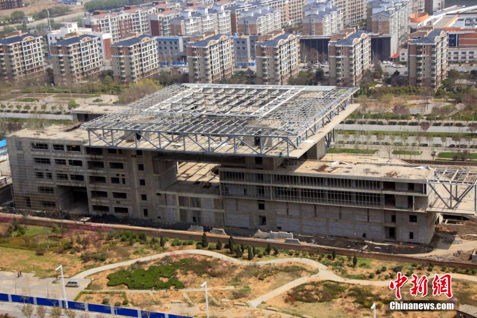 河南“中原之門”大樓投資1.8億爛尾 河南“中原之門”大樓投資1.8億爛尾