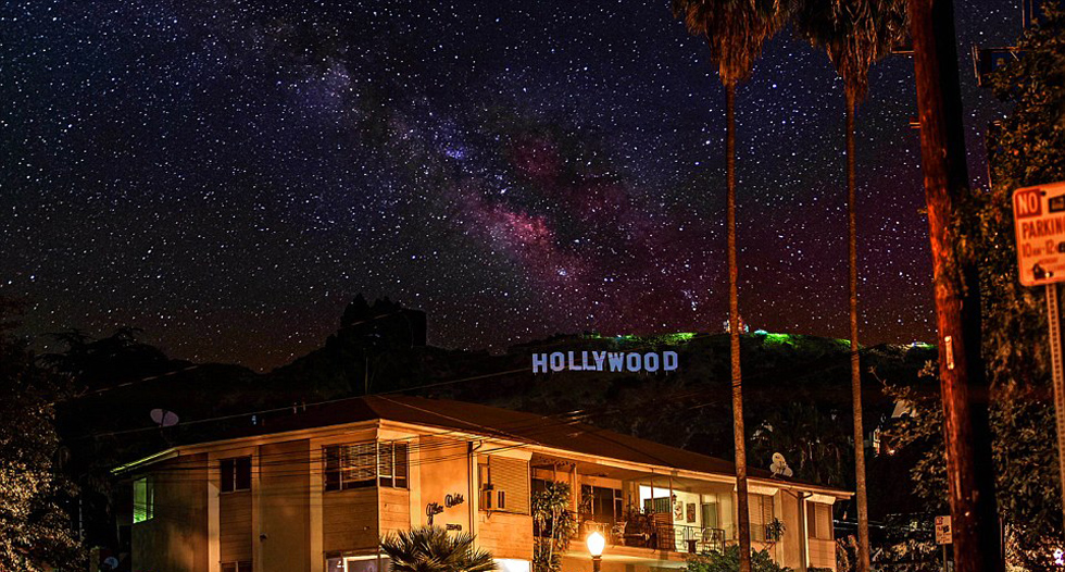 星空下的好萊塢。（網(wǎng)頁截圖）