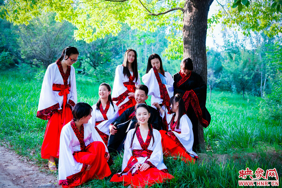 這片樹蔭留下我們太多的歡聲笑語。