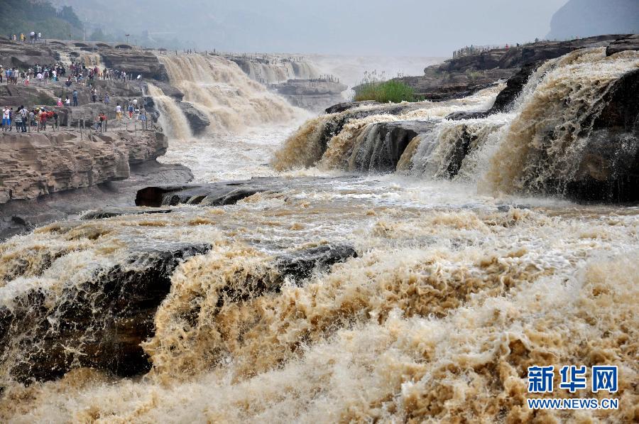 這是7月10日拍攝的黃河壺口瀑布。